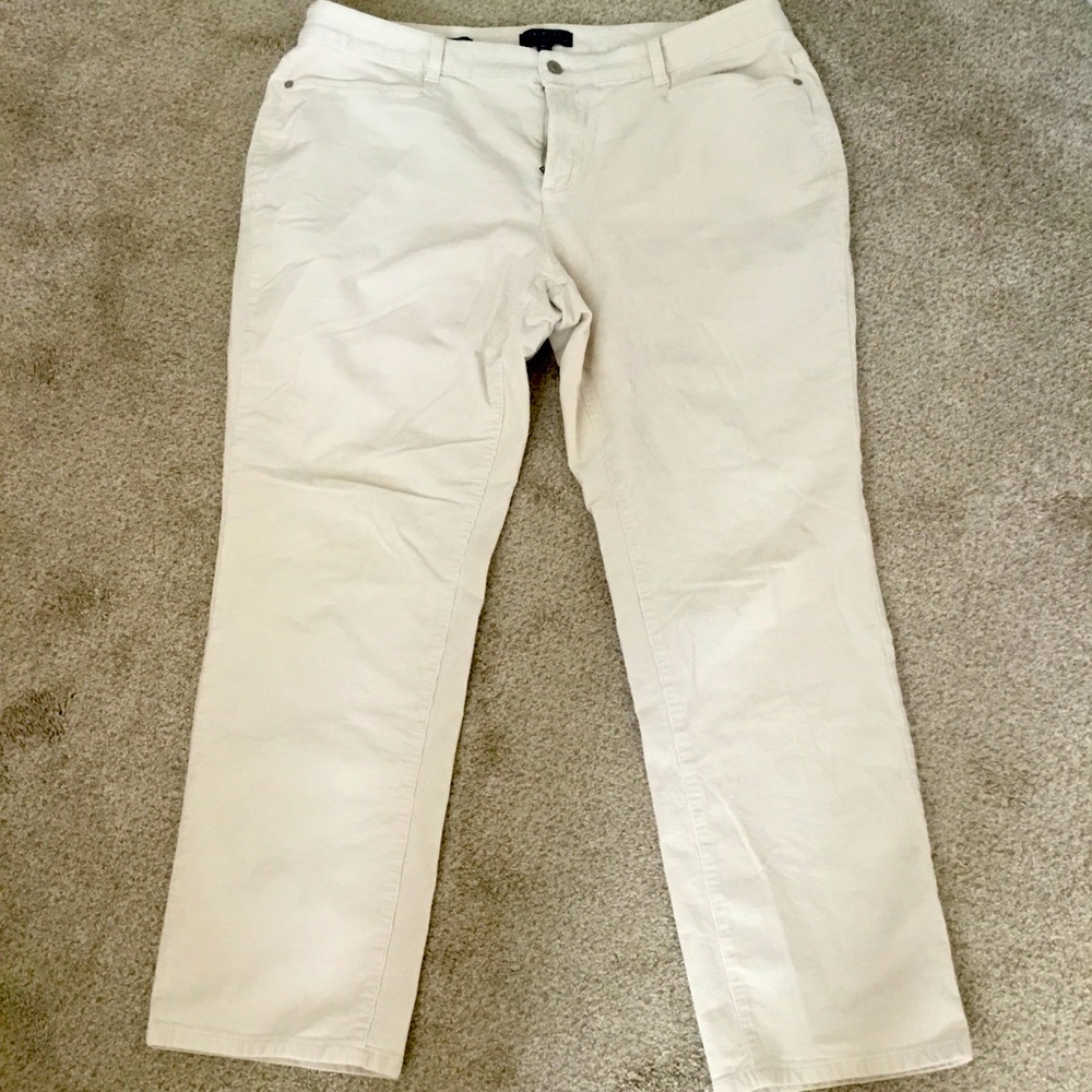 Talbots ivory corduroy jeans. 18 W. 98% cotton 2% spandex. Excellent con…
